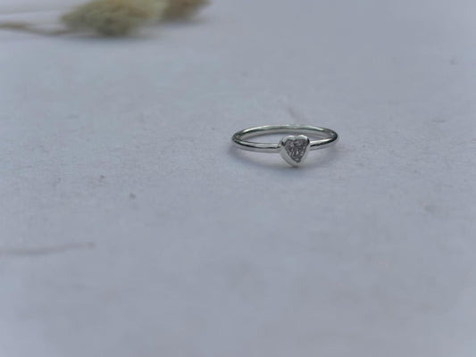 Zilveren ring met hart zirkonia