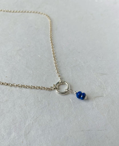 Zilveren ketting met een Lapis Lazuli steen