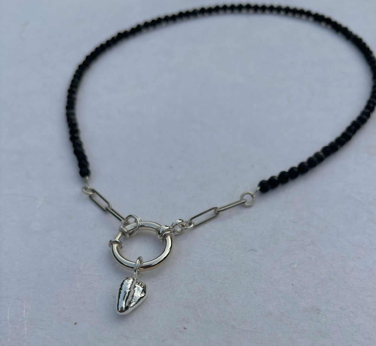 Unieke Obsidiaan ketting met een siersluiting