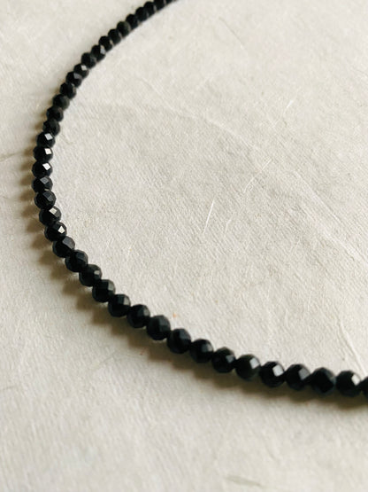 Unieke Obsidiaan ketting met een siersluiting