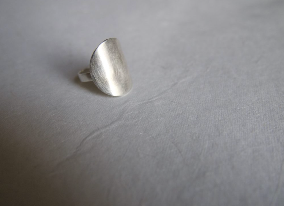 Zilveren ring met element