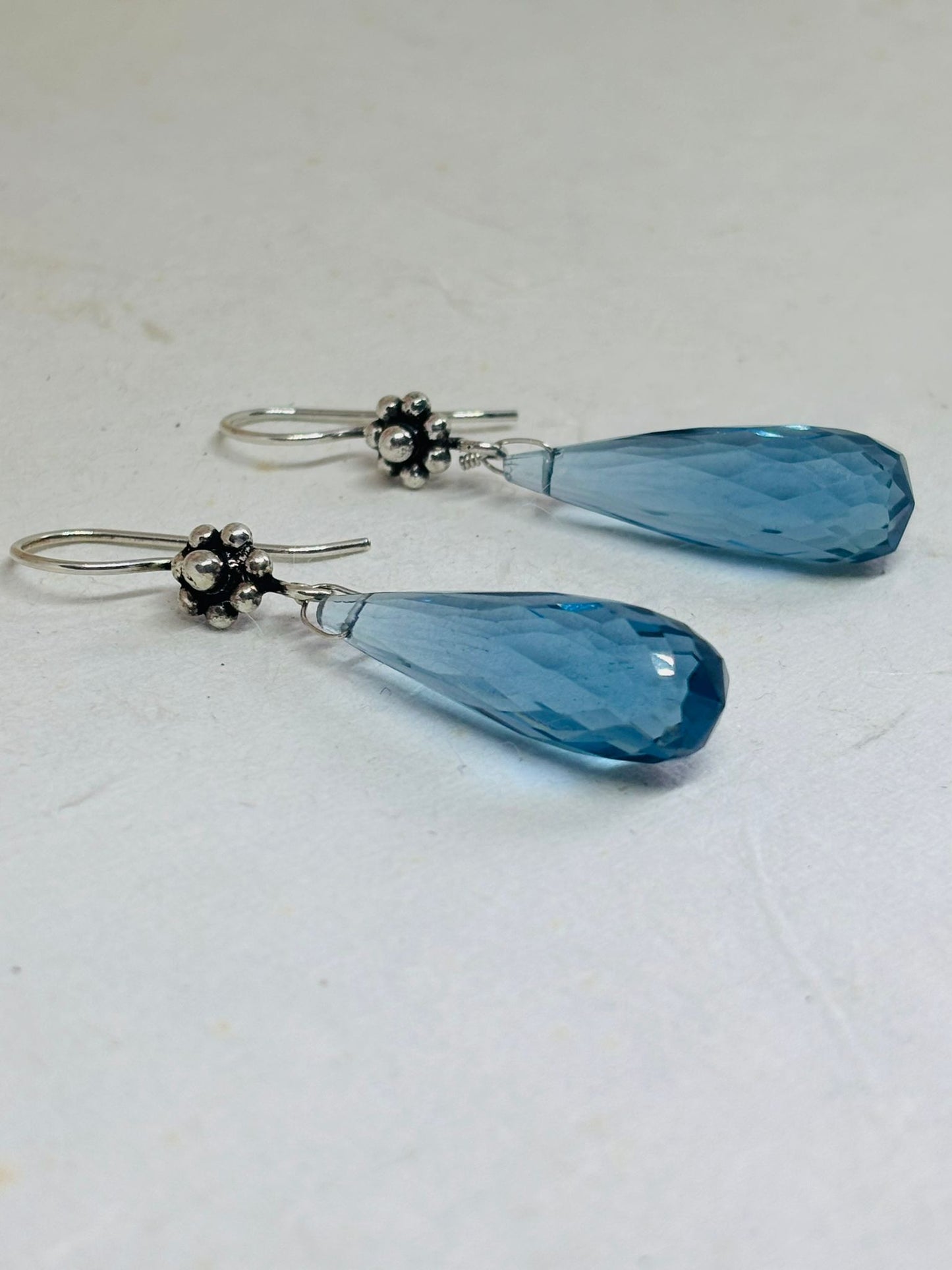 Zilveren oorbellen met blauwe kyaniet