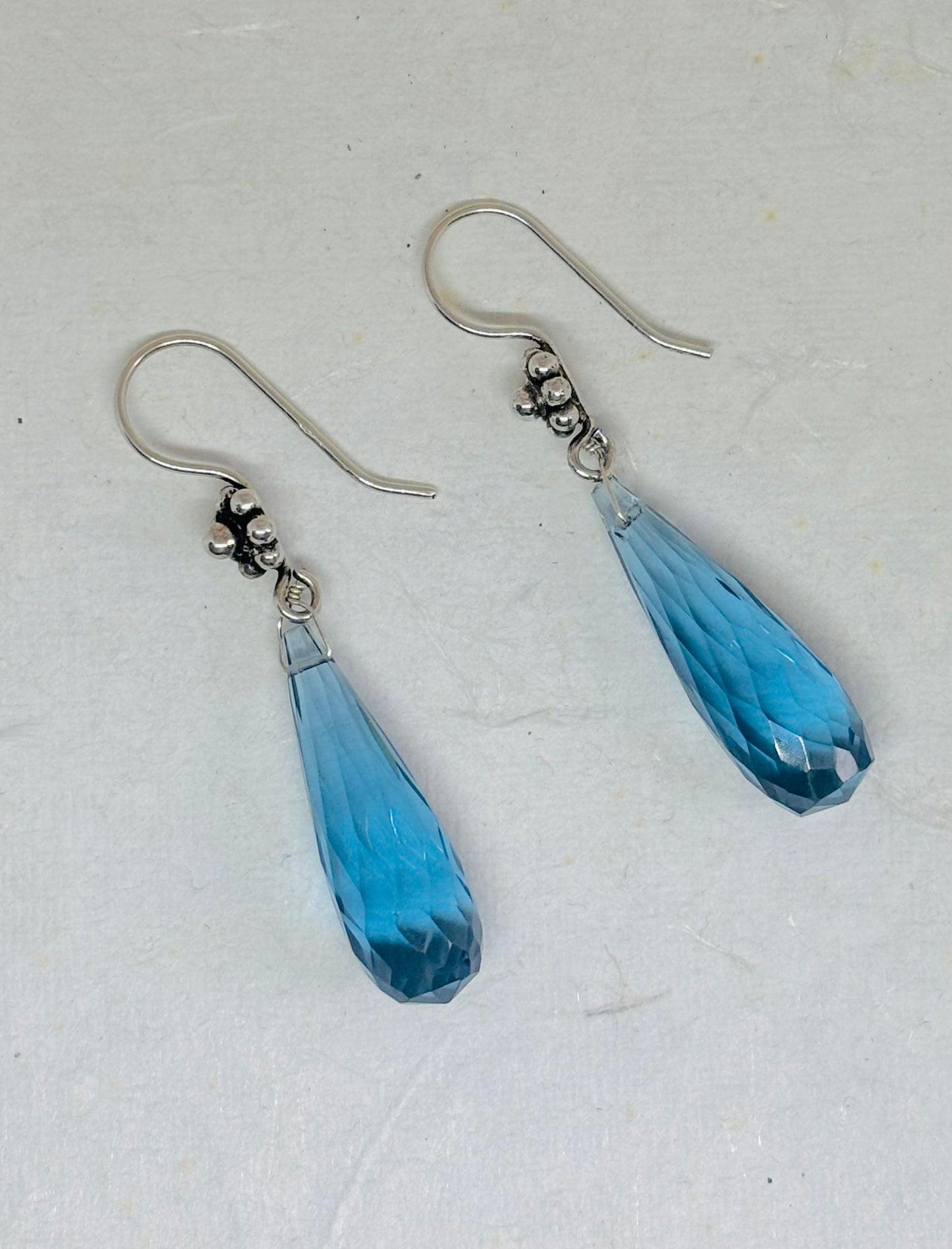 Zilveren oorbellen met blauwe kyaniet