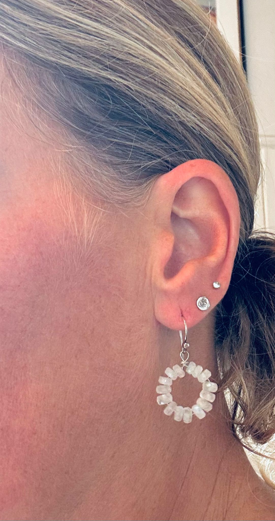 Zilveren oorbellen met Maansteen