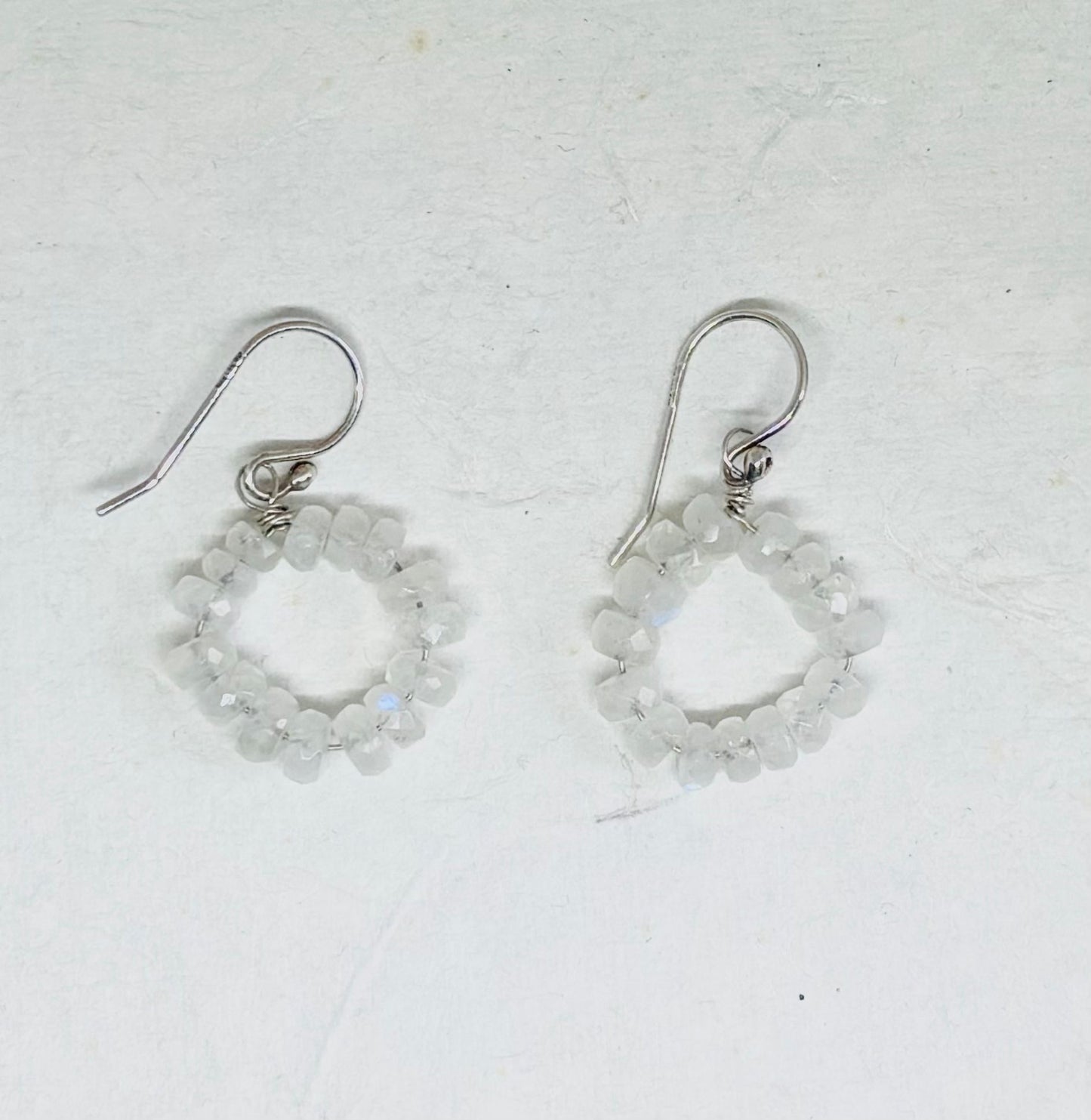 Zilveren oorbellen met Maansteen