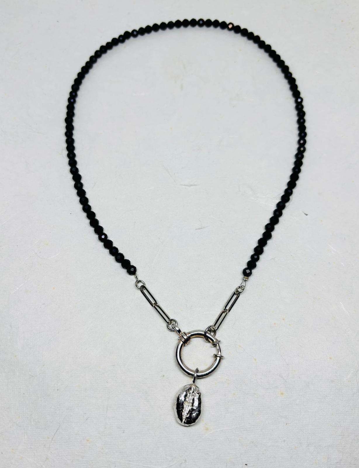 Unieke Obsidiaan ketting met een siersluiting