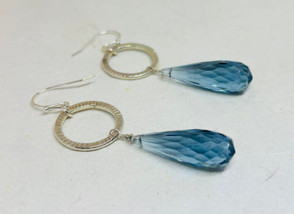 Zilveren oorbellen met blauwe kyaniet