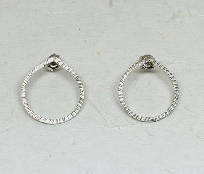 Zilveren bewerkte oorbellen