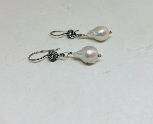 Zoetwaterparel met sierhaakjes