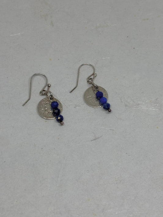 Oorbellen met een Lapis Lazuli met zilver plaatje