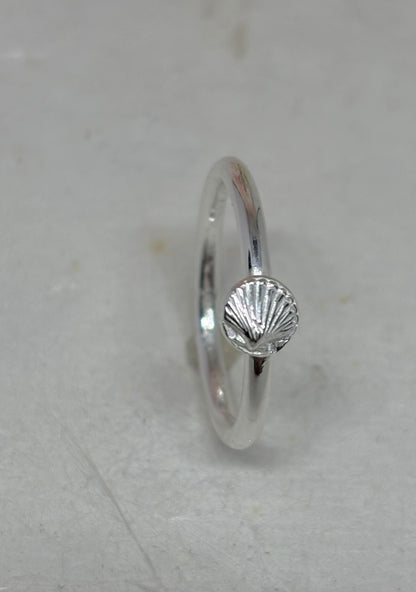 Zilveren ring schelp