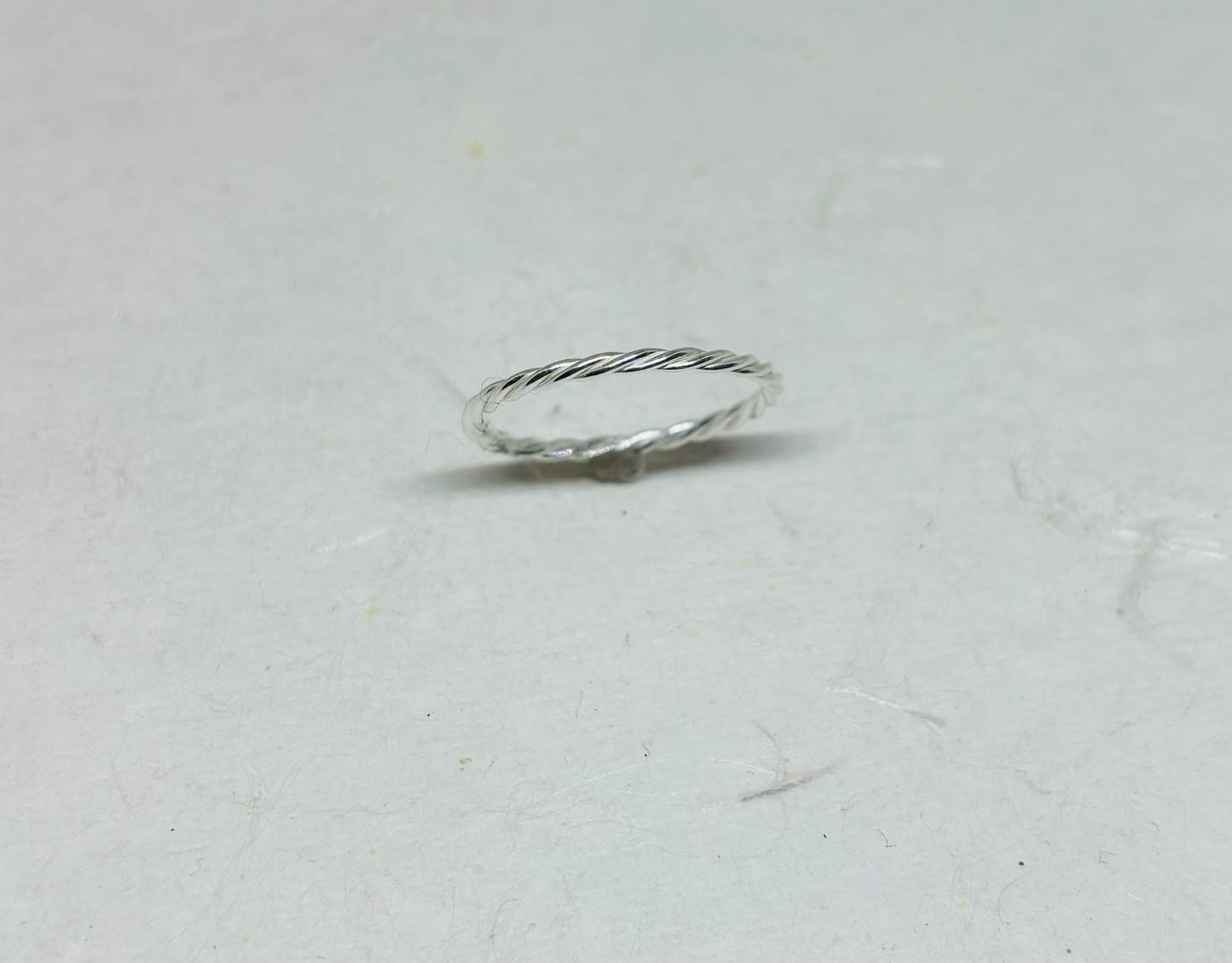 Zilveren torsdraad ring